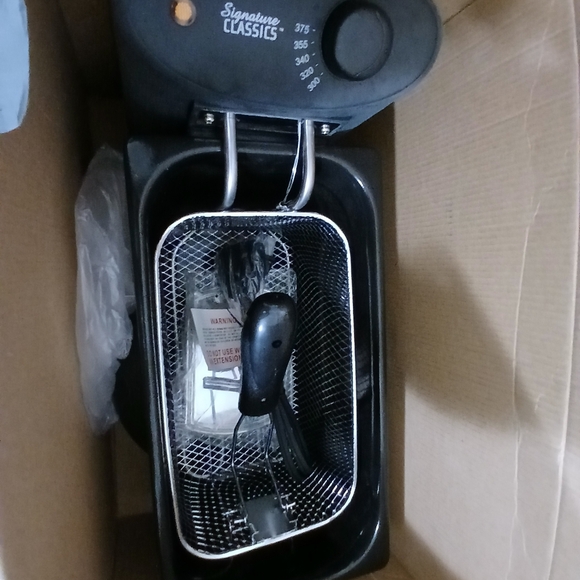 Signature Classics 3.2 Quart Deep Fryer - Picture 3 of 4